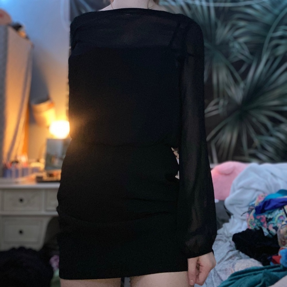 Banana Republic size 4 long sleeved Black dress